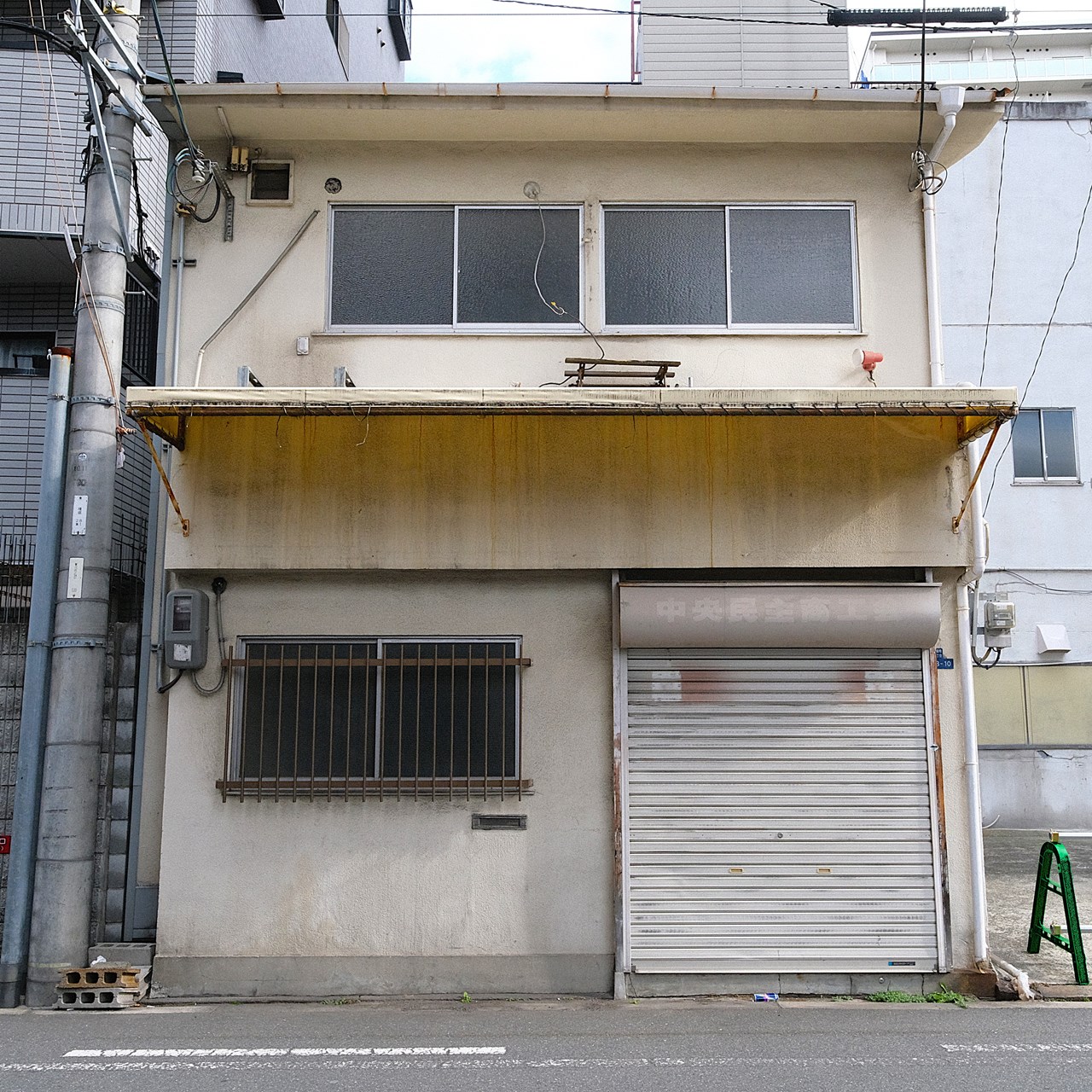 瓦屋町3丁目8番10号の「短期貸倉庫物件」